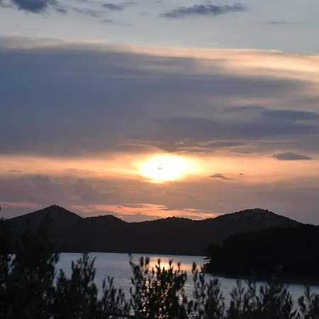Spacious Sea-front In With Sea View * Molat
