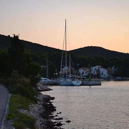 Spacious Sea-front In With Sea View * Molat
