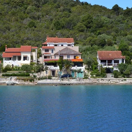 Spacious Sea-front In With Sea View *