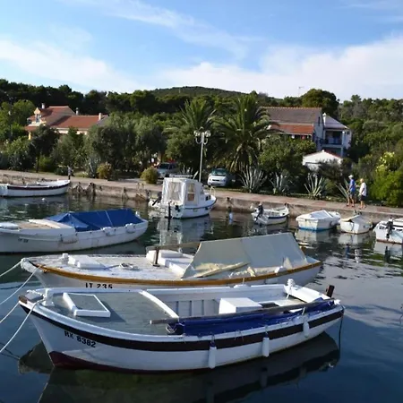 Spacious Sea-front In With Sea View * Molat