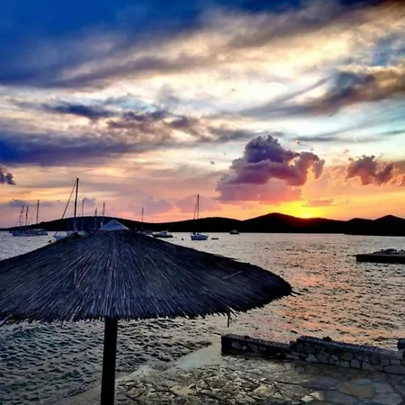 Lejlighed In Near Brgulje Ferry Port Molat