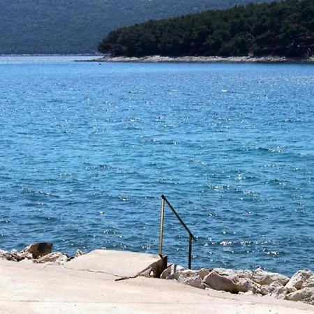 Spacious Sea-front In With Sea View *